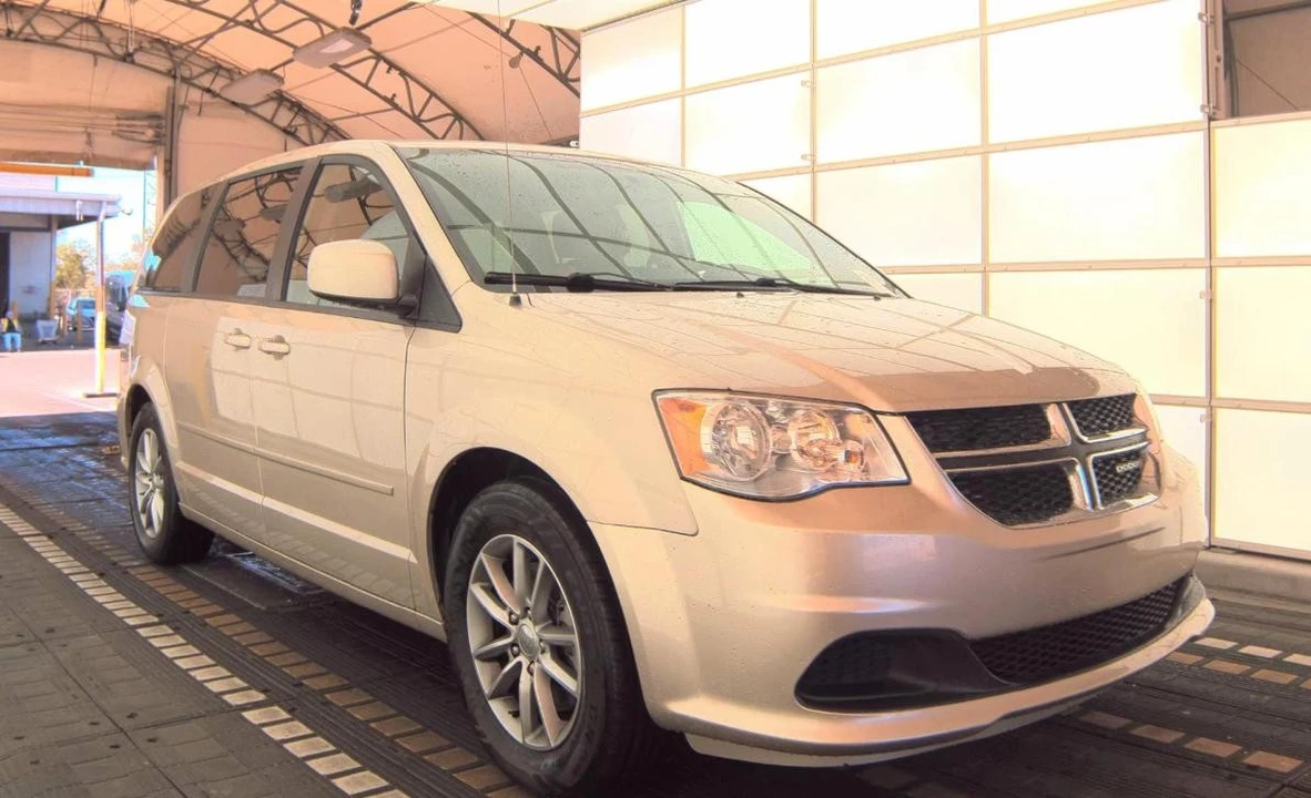 2015 Dodge Caravan - Image 3 of 15
