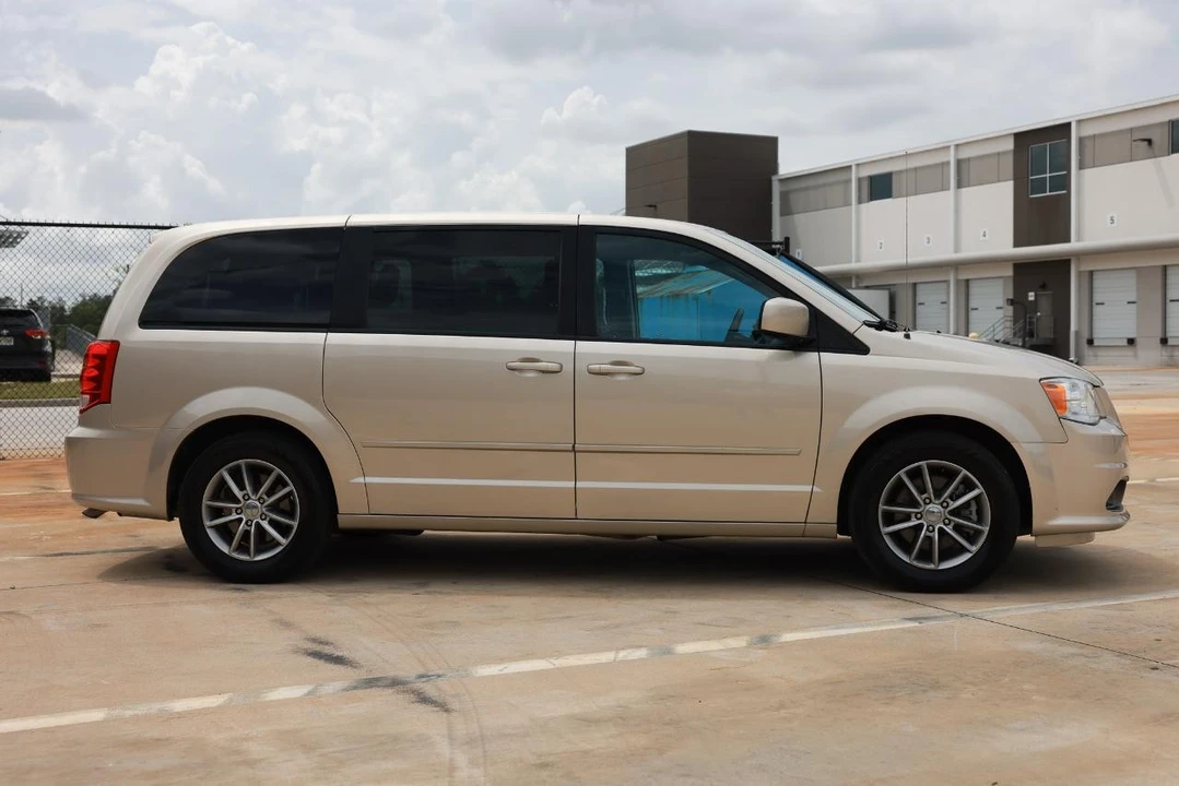 2015 Dodge Caravan - Image 13 of 21