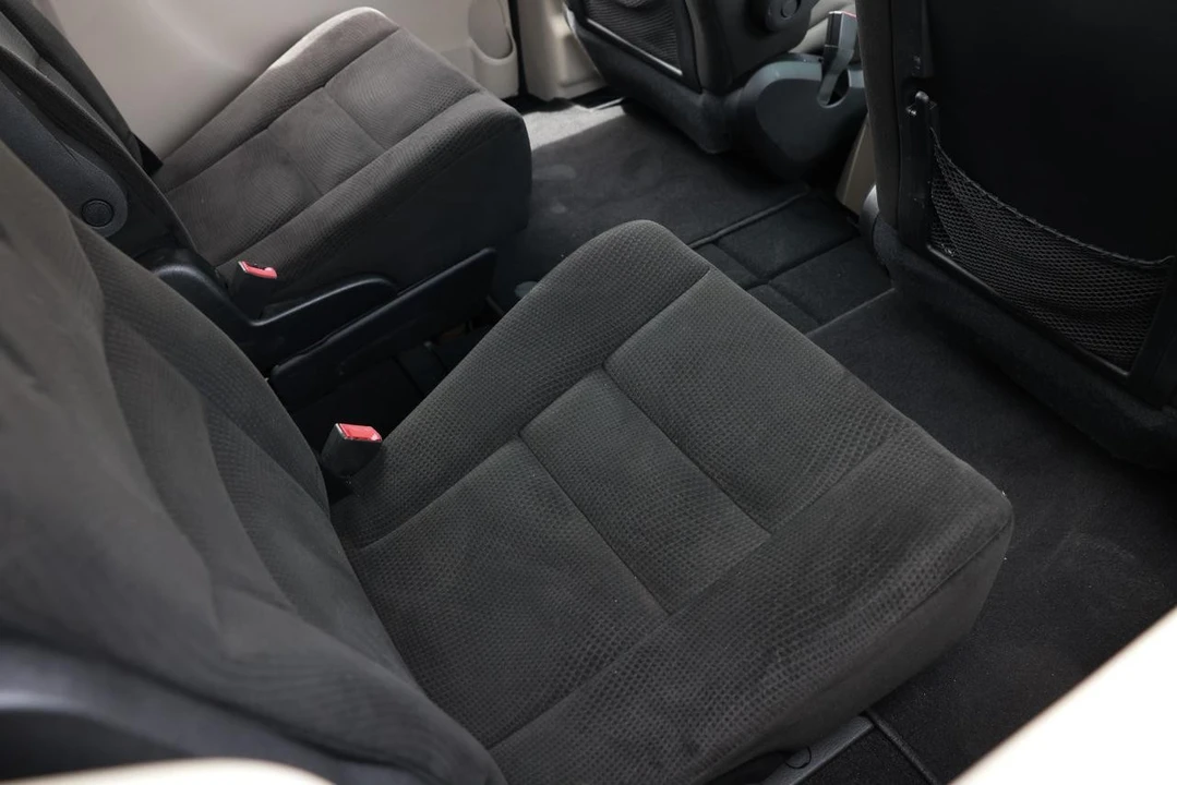 2015 Dodge Caravan - Image 12 of 21