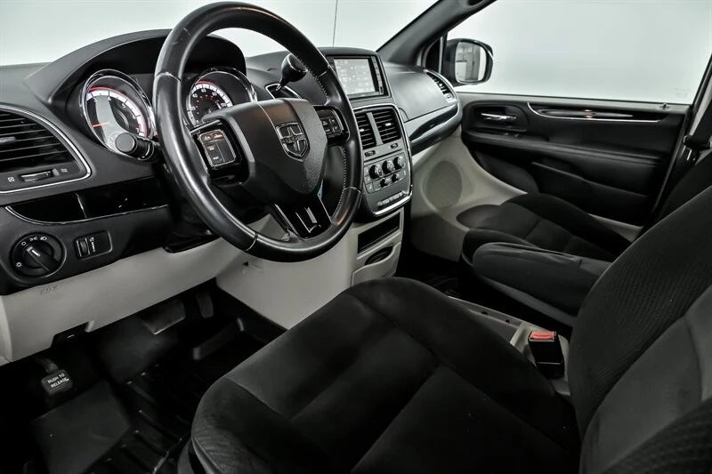 2015 Dodge Caravan - Image 16 of 28