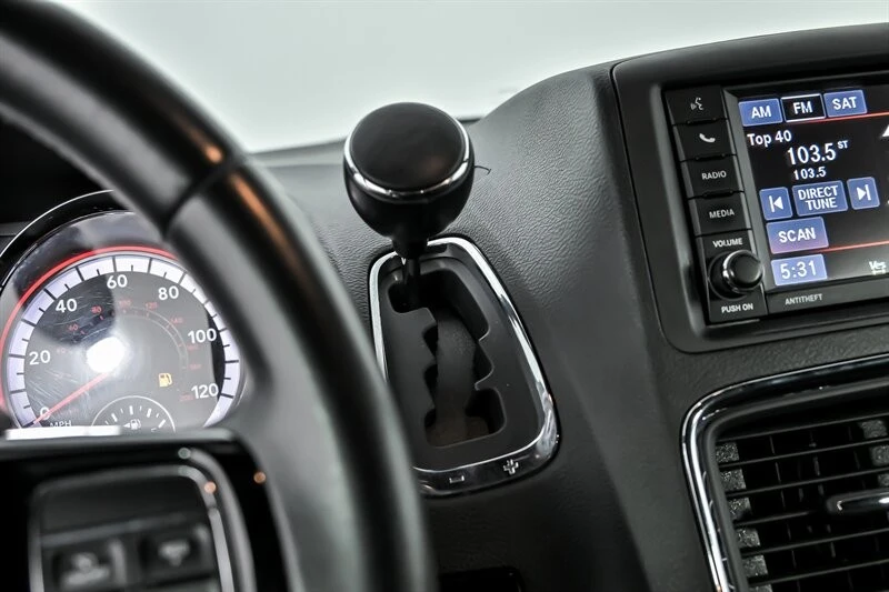 2015 Dodge Caravan - Image 23 of 28
