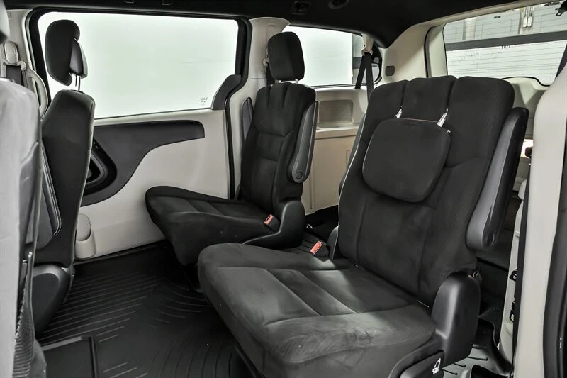 2015 Dodge Caravan - Image 19 of 28