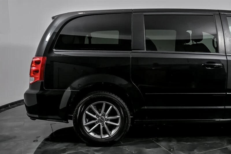 2015 Dodge Caravan - Image 11 of 28