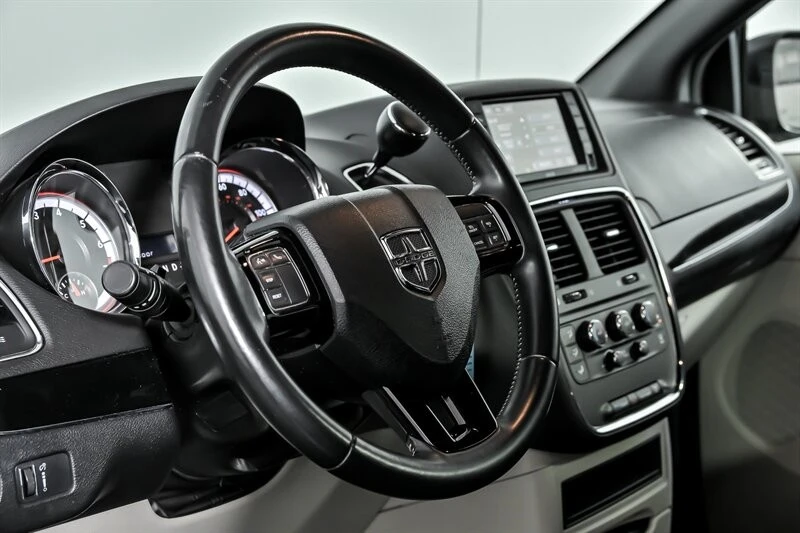 2015 Dodge Caravan - Image 20 of 28