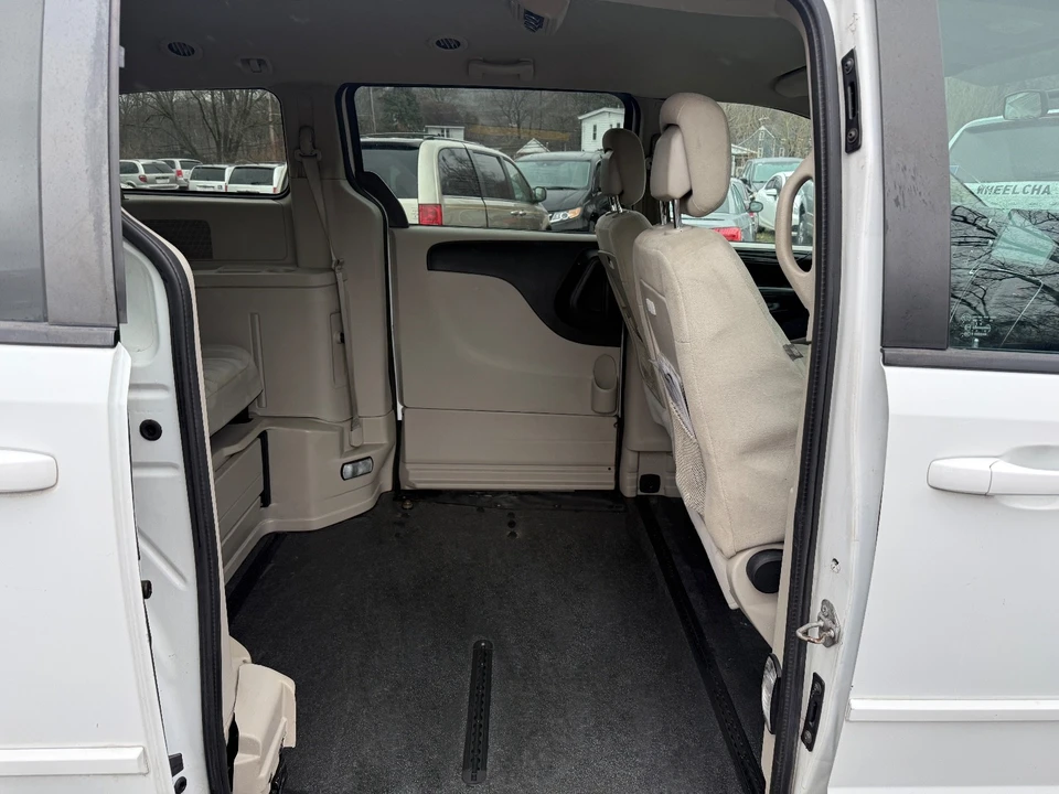 2015 Dodge Caravan - Image 14 of 19