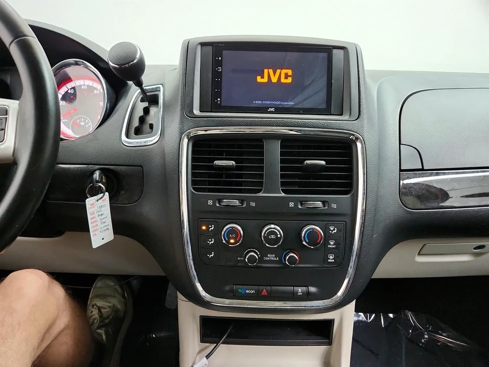 2015 Dodge Caravan - Image 17 of 21
