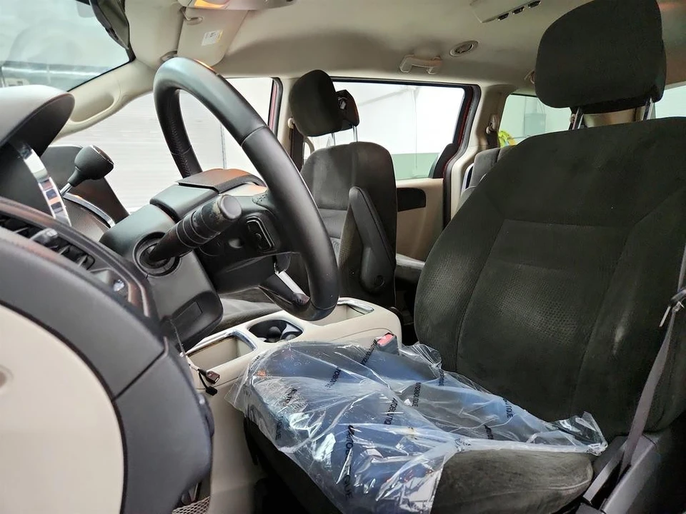 2015 Dodge Caravan - Image 14 of 21