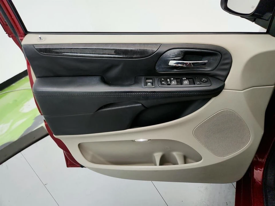 2015 Dodge Caravan - Image 19 of 21