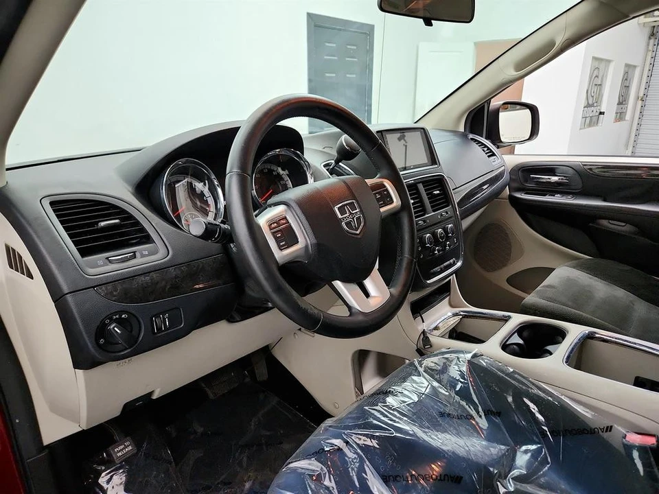 2015 Dodge Caravan - Image 13 of 21