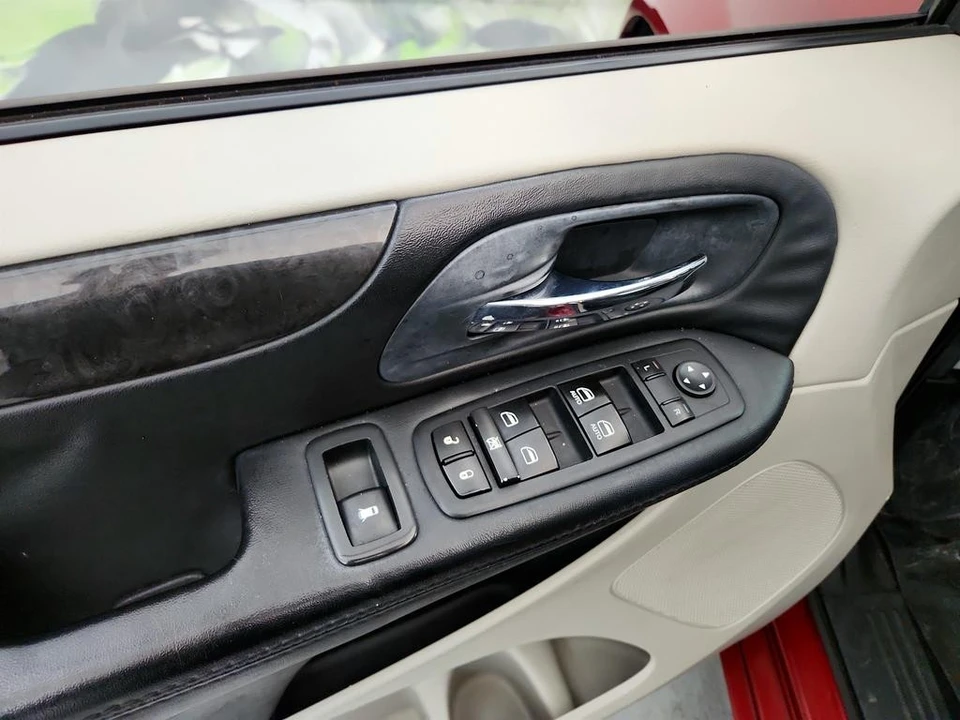 2015 Dodge Caravan - Image 18 of 21