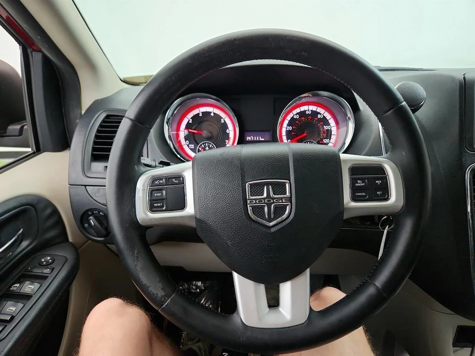 2015 Dodge Caravan - Image 16 of 21