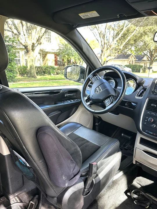 2015 Dodge Caravan - Image 13 of 17