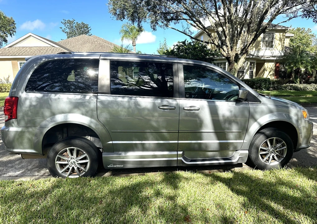 2015 Dodge Caravan - Image 10 of 17