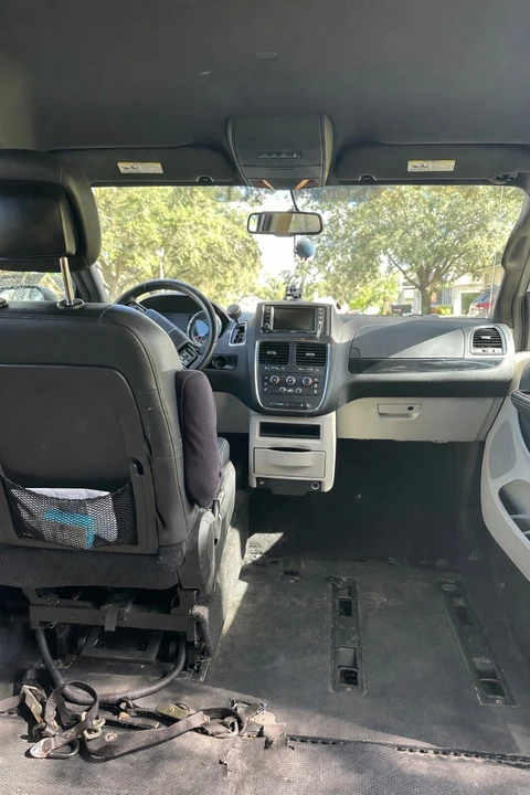 2015 Dodge Caravan - Image 12 of 17