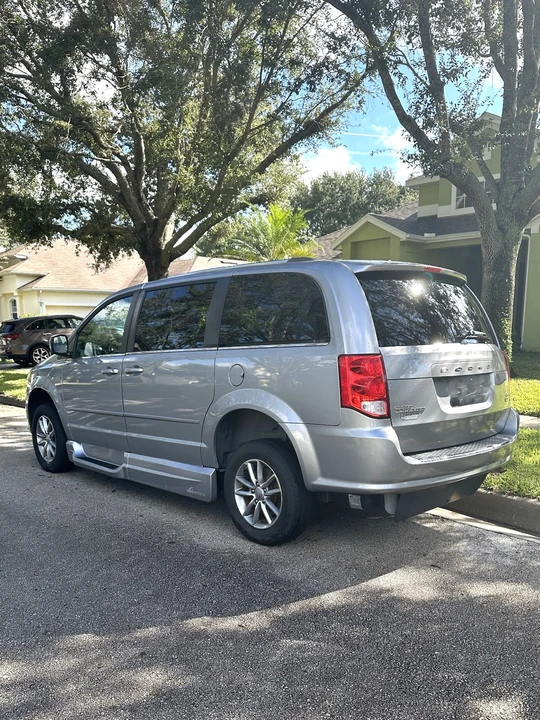 2015 Dodge Caravan - Image 6 of 17