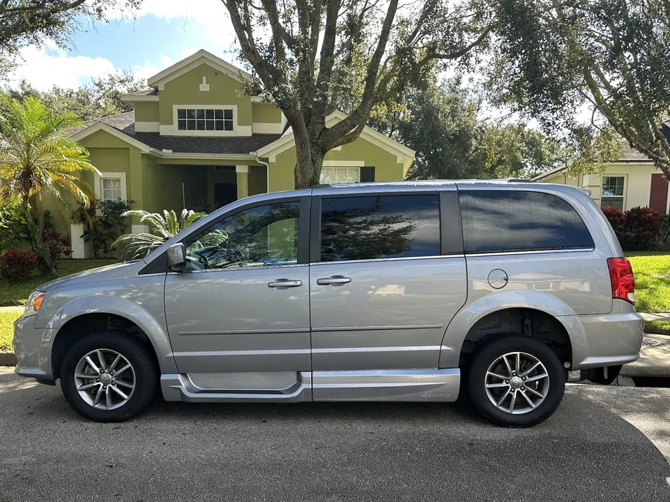 2015 Dodge Caravan - Image 5 of 17