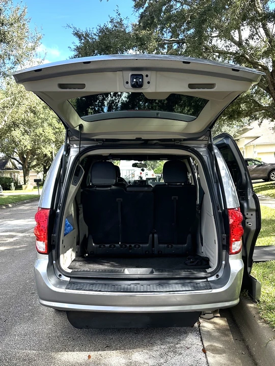 2015 Dodge Caravan - Image 8 of 17