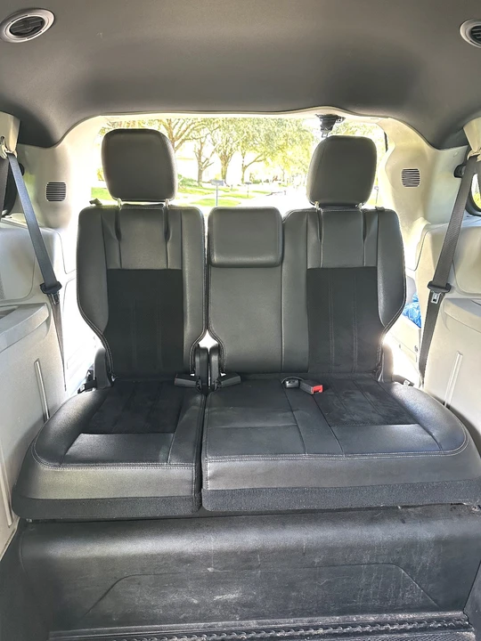 2015 Dodge Caravan - Image 15 of 17