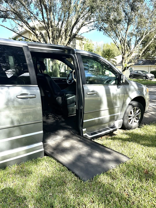 2015 Dodge Caravan - Image 11 of 17