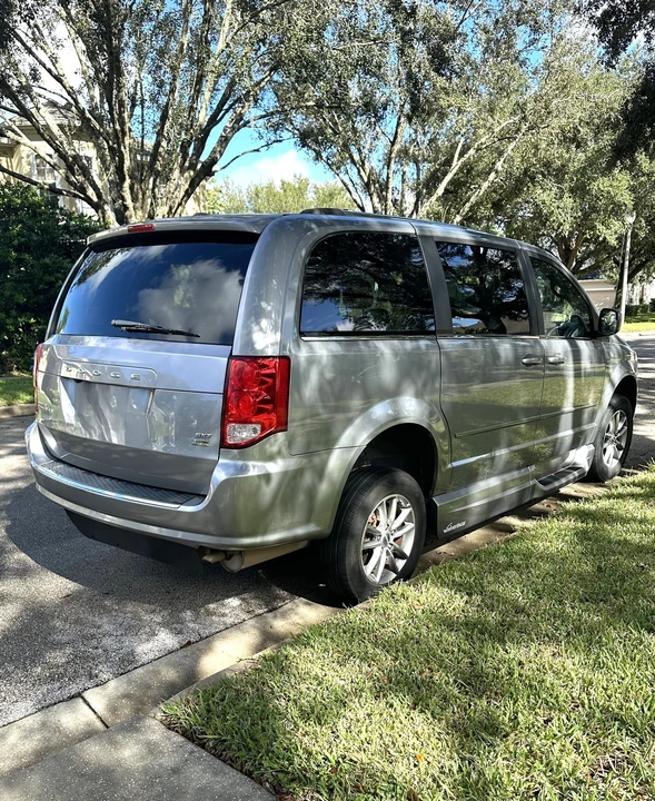 2015 Dodge Caravan - Image 9 of 17