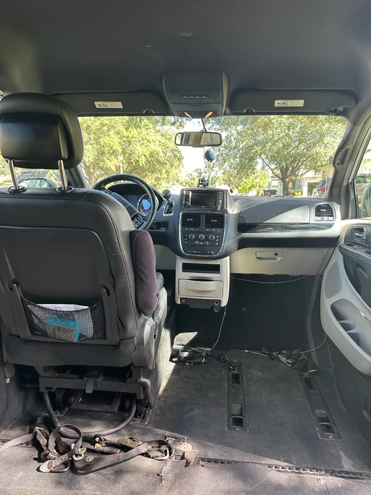 2015 Dodge Caravan - Image 12 of 17