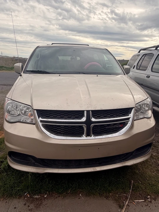 2015 Dodge Caravan - Image 2 of 19