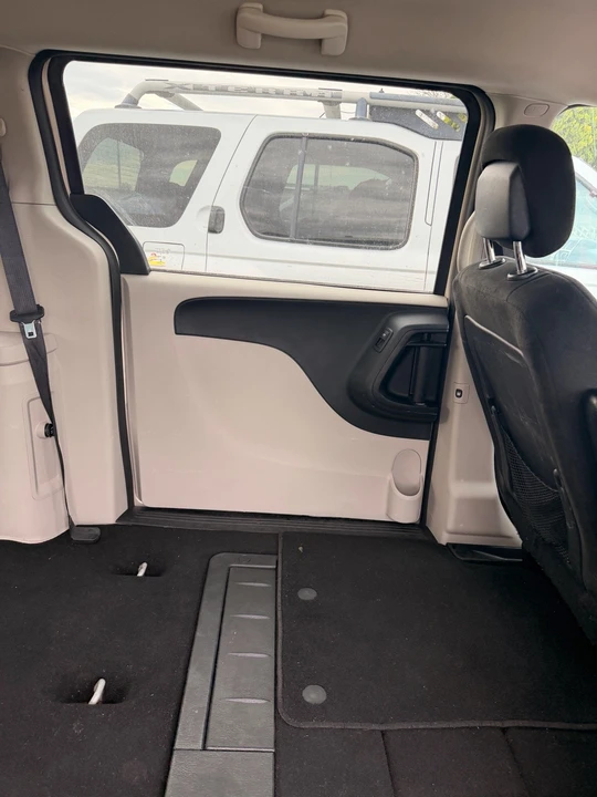 2015 Dodge Caravan - Image 10 of 19