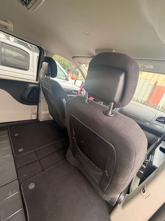 2015 Dodge Caravan - Image 11 of 19