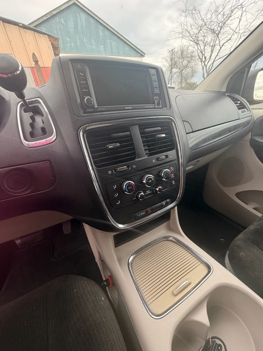 2015 Dodge Caravan - Image 17 of 19