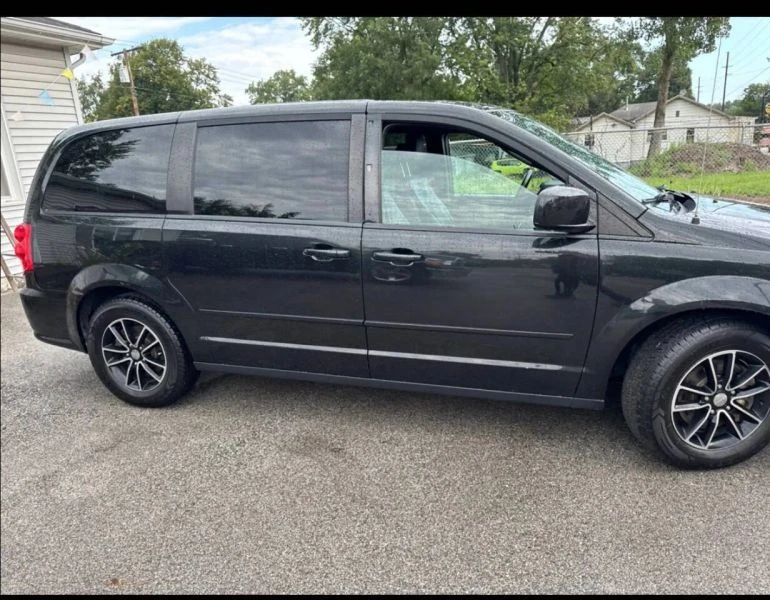 2015 Dodge Caravan - Image 6 of 12