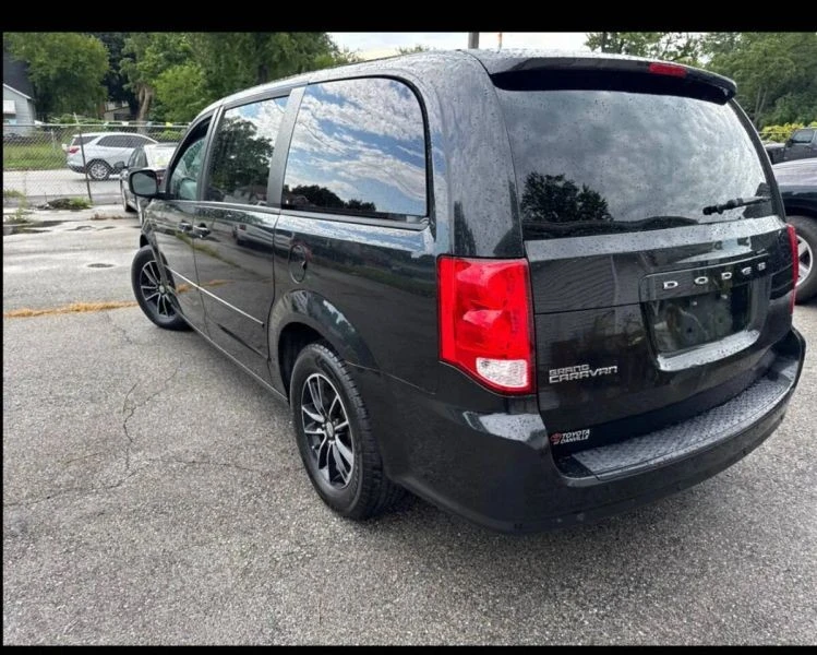 2015 Dodge Caravan - Image 9 of 12