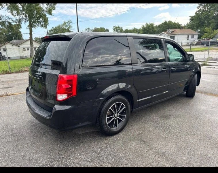 2015 Dodge Caravan - Image 7 of 12