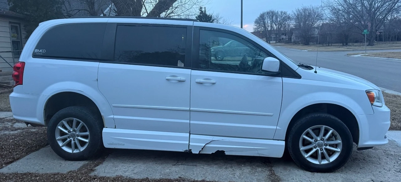 2015 Dodge Caravan - Image 7 of 14