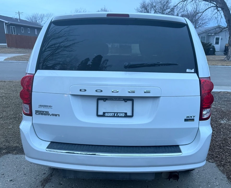 2015 Dodge Caravan - Image 9 of 14
