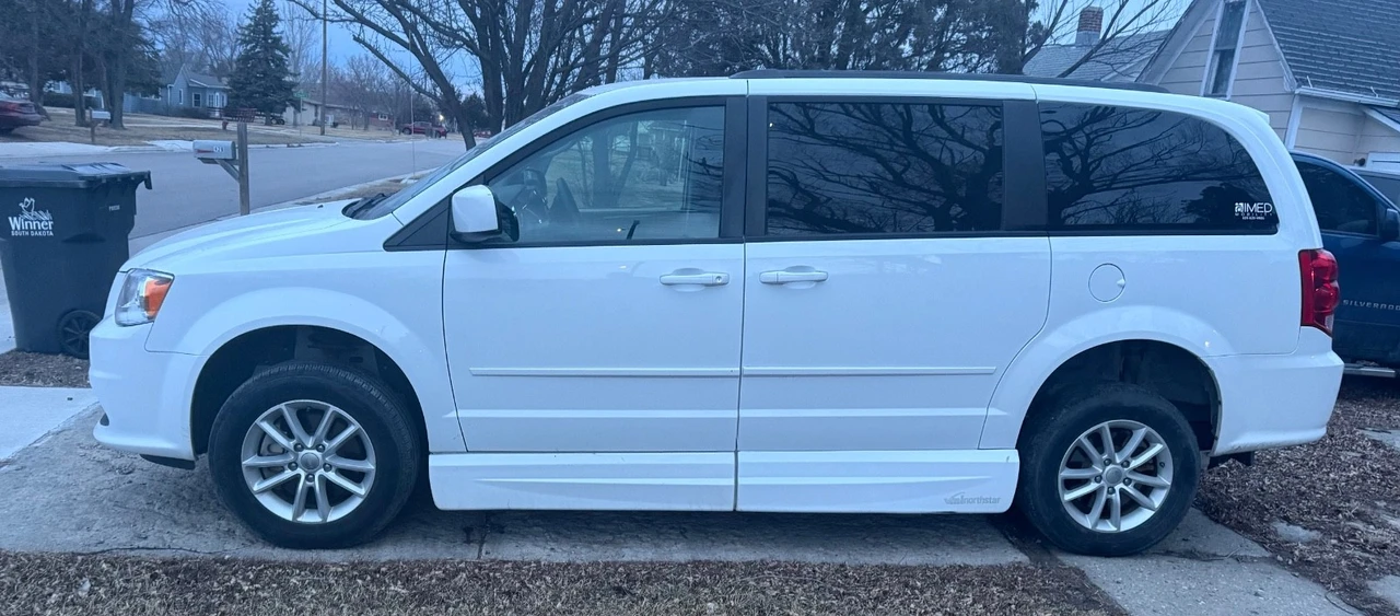 2015 Dodge Caravan - Image 6 of 14