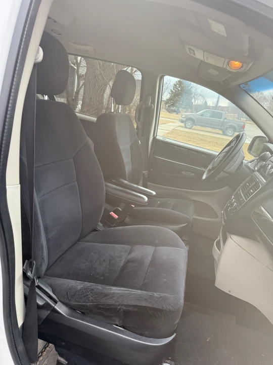 2015 Dodge Caravan - Image 12 of 14