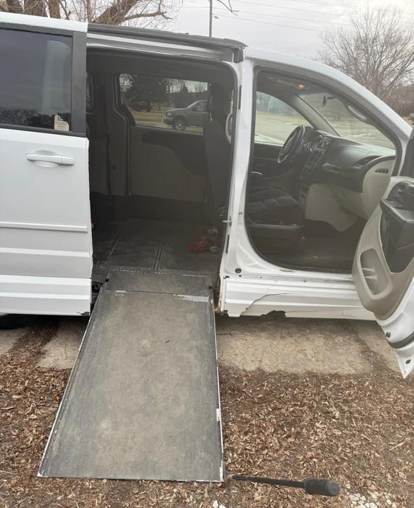 2015 Dodge Caravan - Image 11 of 14