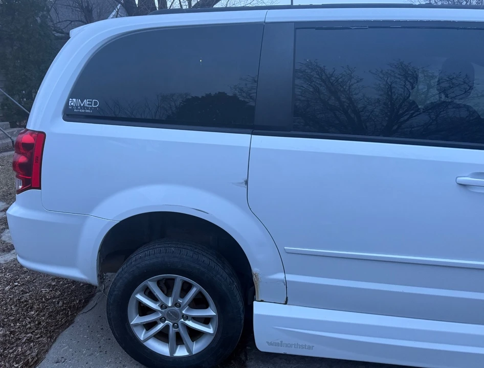2015 Dodge Caravan - Image 2 of 14