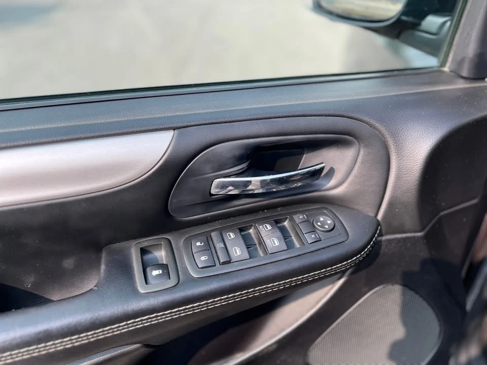 2015 Dodge Caravan - Image 10 of 19