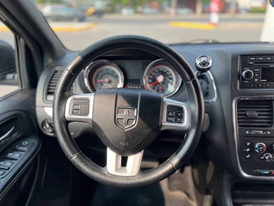 2015 Dodge Caravan - Image 13 of 19