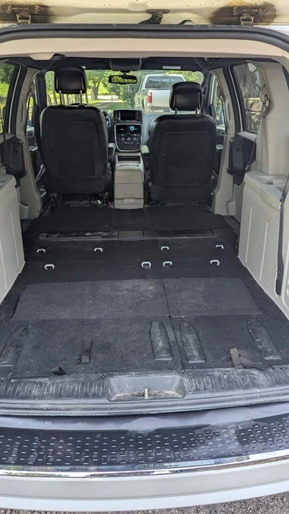 2015 Dodge Caravan - Image 9 of 12