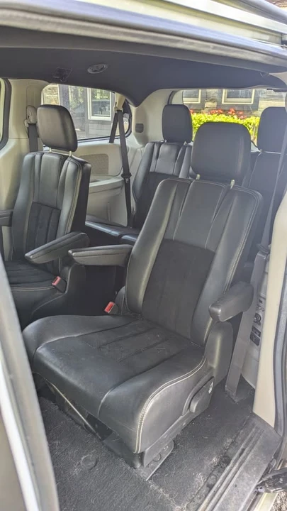 2015 Dodge Caravan - Image 10 of 12