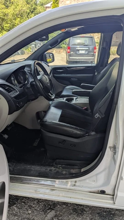 2015 Dodge Caravan - Image 8 of 12