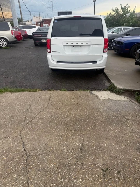 2015 Dodge Caravan - Image 3 of 6