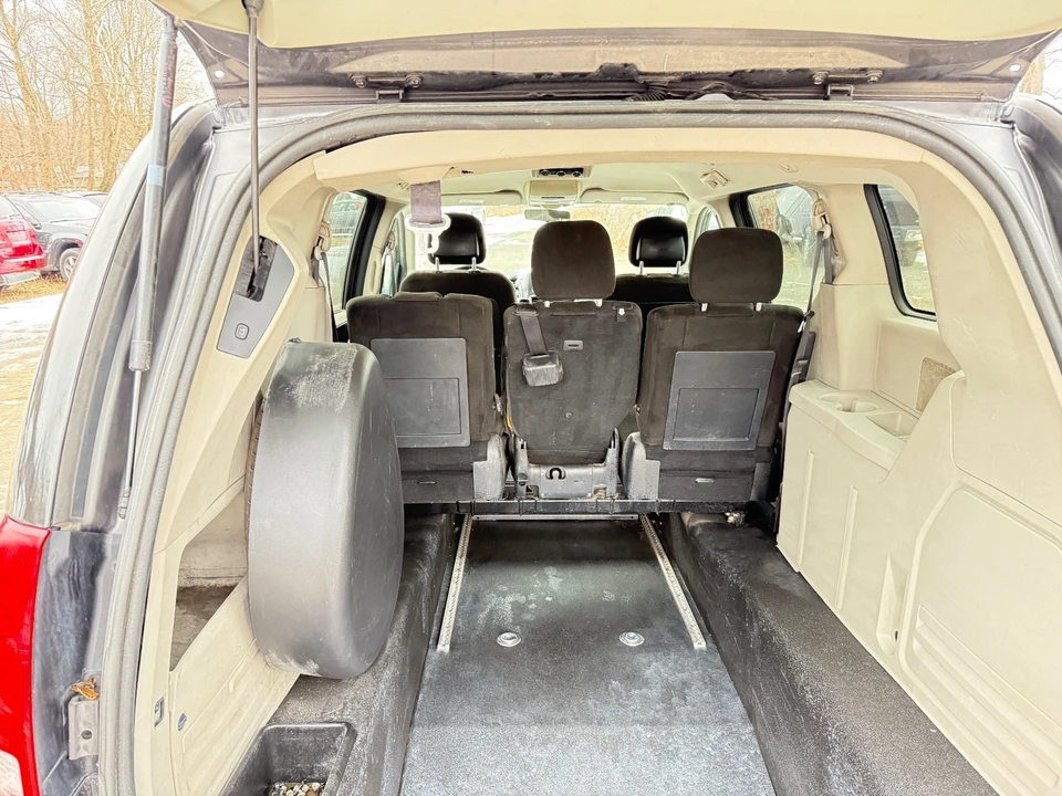 2015 Dodge Caravan - Image 19 of 21