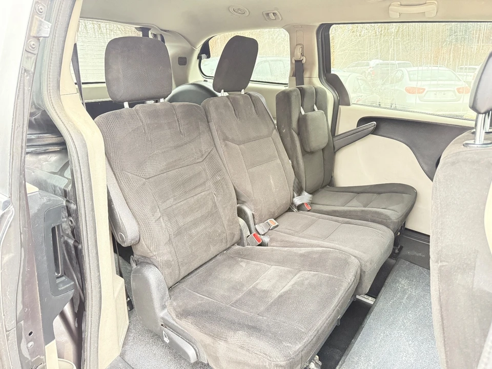 2015 Dodge Caravan - Image 16 of 21