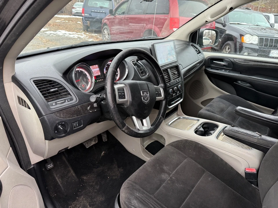 2015 Dodge Caravan - Image 10 of 21