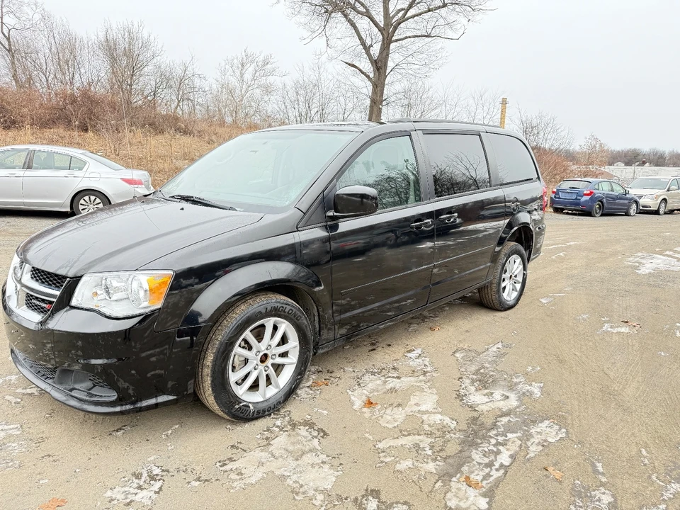 2015 Dodge Caravan - Image 2 of 21