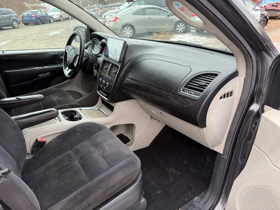 2015 Dodge Caravan - Image 14 of 21