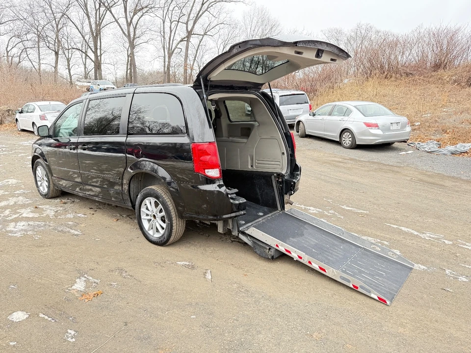 2015 Dodge Caravan - Image 18 of 21